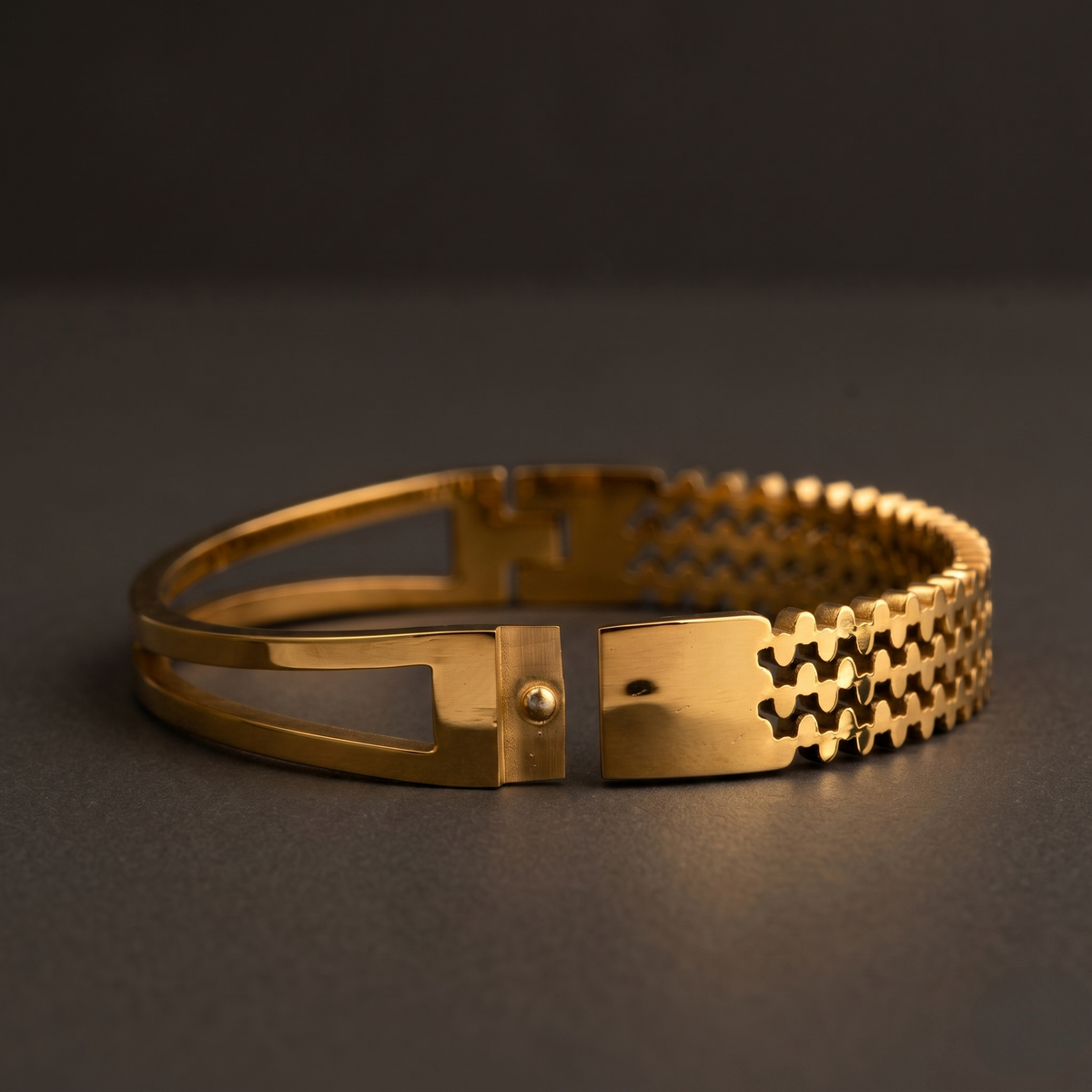 Golden Mesh Bracelet detail view — Avalna, Arcot Tamil Nadu