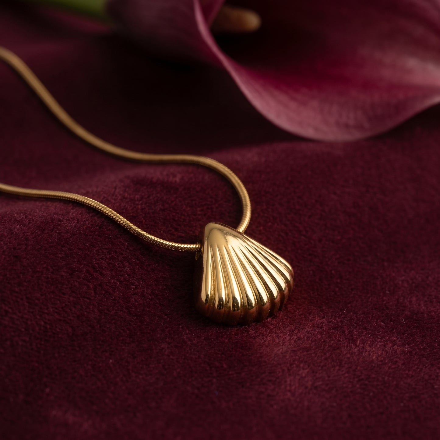 Golden Shell Pendant Necklace